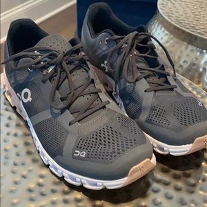 On - Running shoes, size 8.5